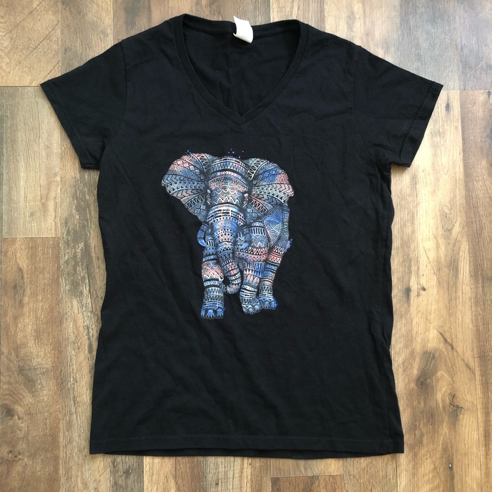 Women's Colorful Elephant V-Neck T-shirt Size M
